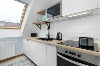 Przytulny Apartament z Parkingiem Blisko Starego Miasta by Noclegi Renters - 7