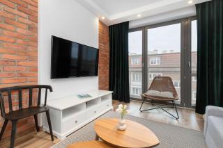 Przytulny Apartament z Parkingiem Blisko Starego Miasta by Noclegi Renters - 3