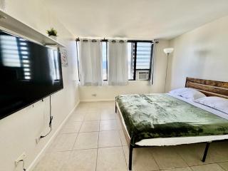 Waikiki Seaside Monarch Paradise Hotel Room Greenery Mountain View - 9