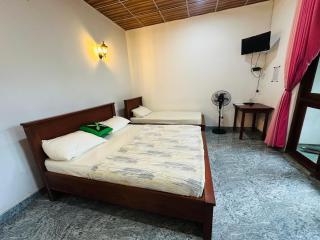 Ella Hide Forest Cottage - 9