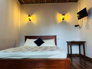 Ella Hide Forest Cottage - 8