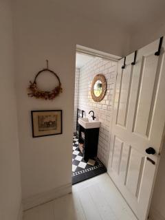 Two Bedroom House in the Heart of Winchester - 2