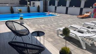 White house Paradise - 7