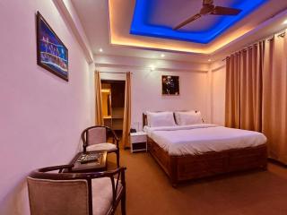 Dwapar Hill Top Near Mall Road - 1