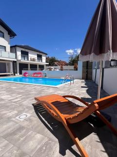 White house Paradise - 0