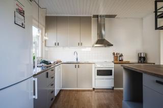 Guestly Homes - 3BR Homely Villa in Piteå - 1