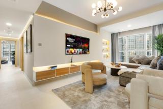 Luxurious and Spacious Living in the Heart of Radiant Boulevard - 2