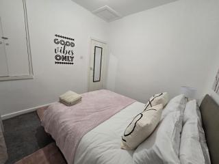 Room 2 Shared House 3 min from Stadium - 5