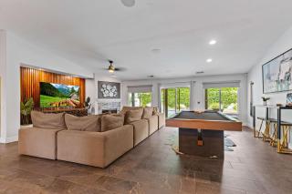 Navigate Stays Luxe Retreat w Pool Spa & Games - 6