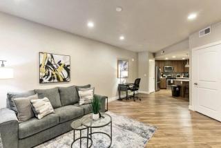 1min Delta - Salt Palace - King Bed - Gym - Parking - 1