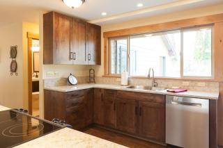 Hood View 30 Day Minimum - 2