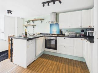 Spacious light and airy apartment with Cinema room - 8