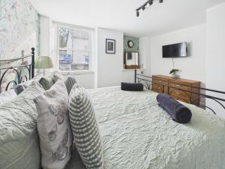 Spacious light and airy apartment with Cinema room - 2