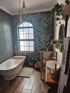 Hibiscus at Bougainvillea House - 9