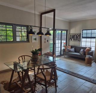 Hibiscus at Bougainvillea House - 6