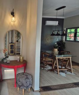 Hibiscus at Bougainvillea House - 4