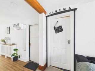 Spacious light and airy apartment with Cinema room - 5