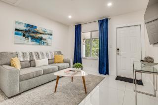 Walk to Dining and Nightlife! Chic Apt Near Las Olas - 0