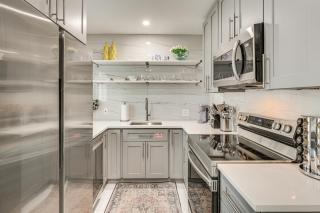 Walk to Dining and Nightlife! Chic Apt Near Las Olas - 3