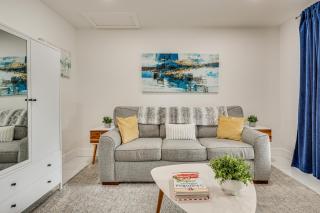 Walk to Dining and Nightlife! Chic Apt Near Las Olas - 6