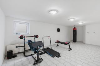 Black Dragon Haven Villa with Pool Sauna Jacuzzi BBQ & Parking for 8 Cars - 7