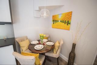 Elegant Ealing Apartment Retreat - London - 1