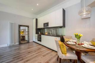 Elegant Ealing Apartment Retreat - 3