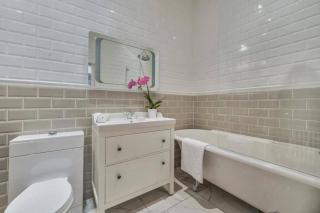 Elegant Ealing Apartment Retreat - 7