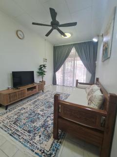 Wareesha Homestay, Corner Lot With Netflix - 1
