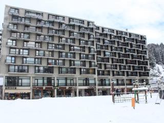 Studio rénové pour 4 pers, balcon, au pied des pistes et commerces - FR-1-687-111 - 2