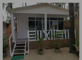 Jessia Coco Huts - 1