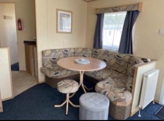 6 Berth, Pet friendly caravan with Decking - Great Yarmouth - 6