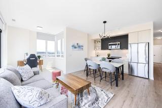 Spacious 3-Bedroom SkyLoft with Beautiful City Views and Parking - 6