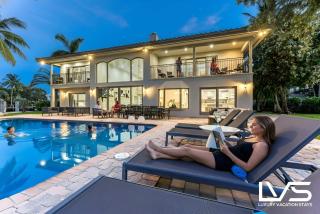 VillaKey- LUXE Waterfront Villa 5Min to Beach - 8