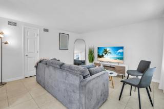 Anna Maria 2BR Condo - Walk to Beach, Dining, Pier - 8