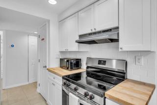 Anna Maria 2BR Condo - Walk to Beach, Dining, Pier - 2