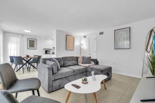 Anna Maria 2BR Condo - Walk to Beach, Dining, Pier - 7