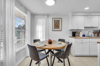 Anna Maria 2BR Condo - Walk to Beach, Dining, Pier - 1