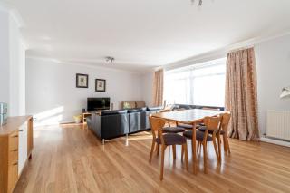 Cozy 2-Bed near Belsize Park - 4
