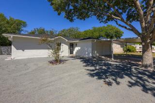 Stylish Austin 3BR and Private Pool - 2