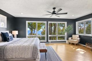 Luxury Estate Overlooking Water - 8