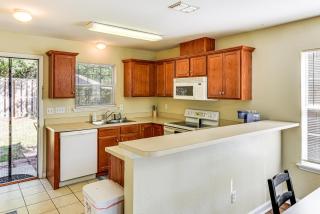 4 Mi to FSU Pet-Friendly Townhome - 2