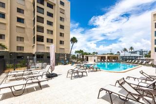 Beachside Bliss with Stunning Gulf Views & Resort Amenities - Landers Sunset Lagoon - Roelens - 9