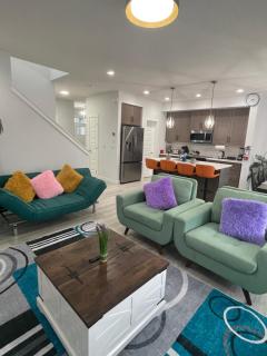 Exquisite and modern 2000sqft Home - 0