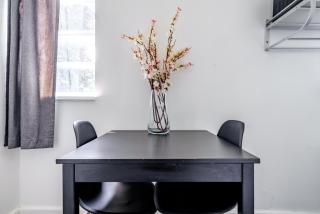 Jungle House Columbus Downtown Free Parking Sleeps 6 - Steps to Convention Center & Nationwide Arena - 1BR Short North Luxury Home - Over 5,800 Five Star Stays - Columbus - 6