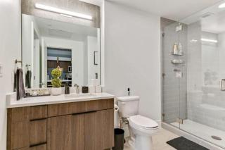 Rooftop Pool - Hot tub - Gym - King Bed - Parking - 8
