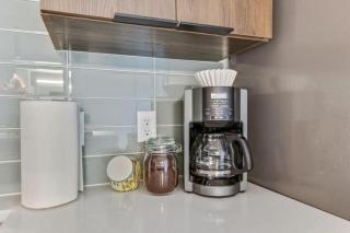 Rooftop Pool - Hot tub - Gym - King Bed - Parking - 5