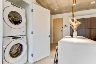 Rooftop Pool - Hot tub - Gym - King Bed - Parking - 9