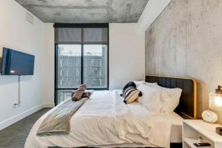 Rooftop Pool - Hot tub - Gym - King Bed - Parking - 3