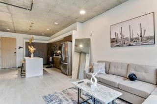 Rooftop Pool - Hot tub - Gym - King Bed - Parking - 4